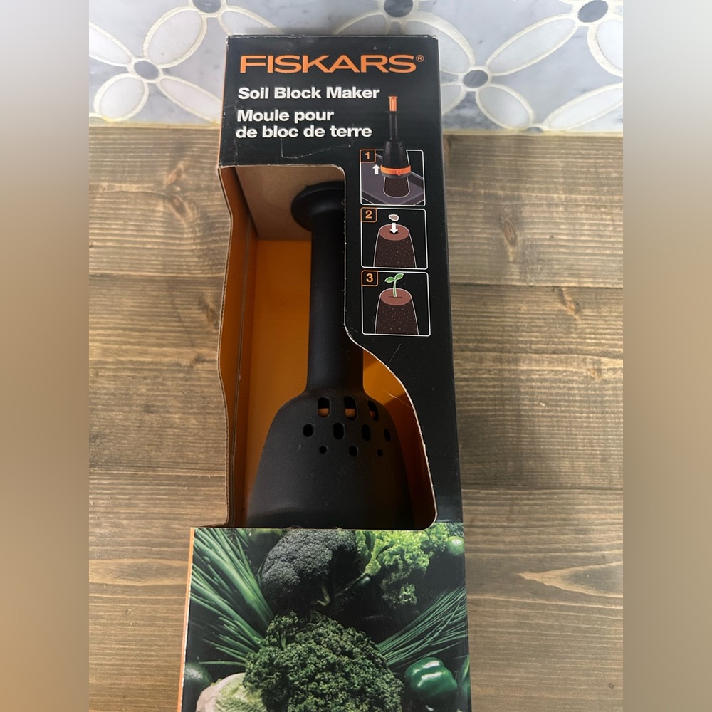 Fiskars Black Soil Block Maker